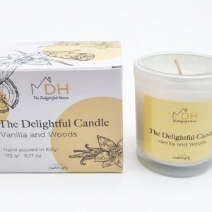 VELA THE DELIGHTFUL CANDLE VANILLA AND WOODS 175 GRAMOS REGULAR